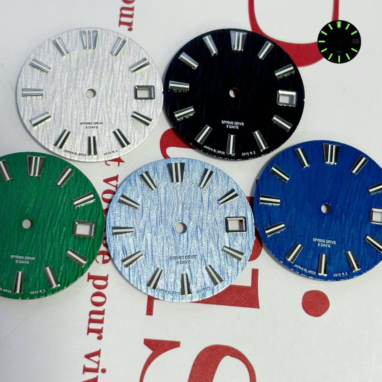 28.5mm Green Luminous Calendar - Reel Case reseña y precio